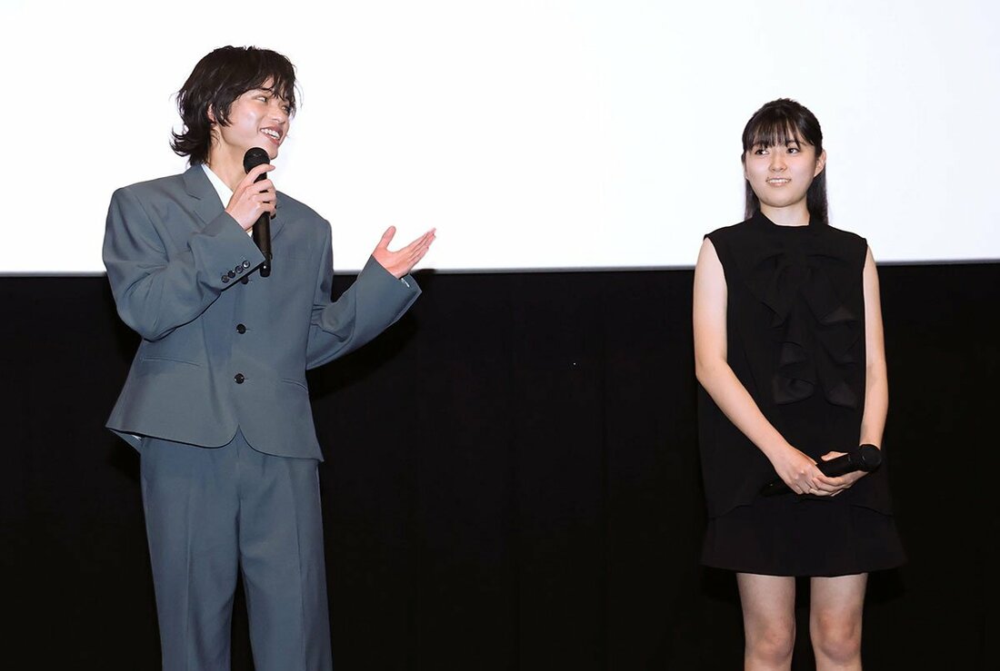 アルコ役の黒川想矢(左)とイリス役の堀越麗禾