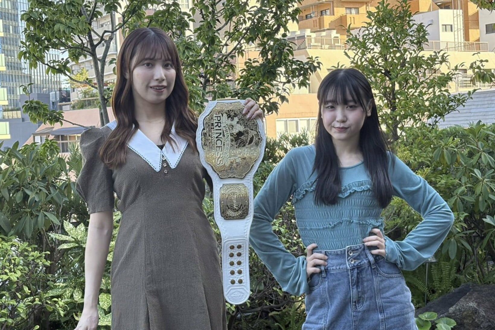 荒井優希（左）に嫉妬する鈴芽