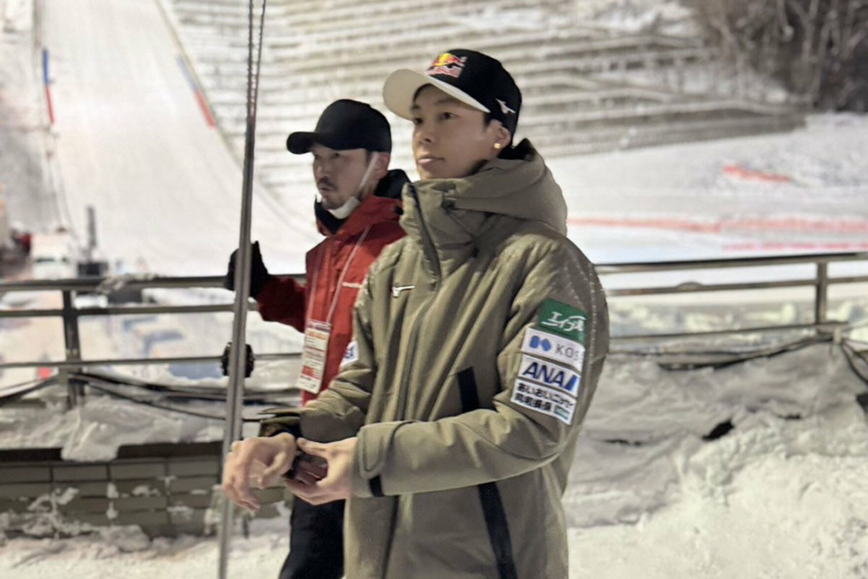 母国でのW杯にリラックスした表情の小林陵侑(右)