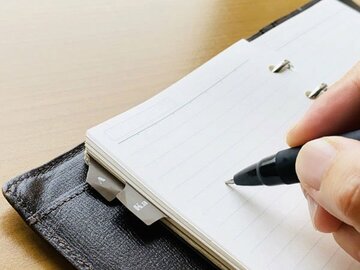  怒りの原因を何かに書き留めておくのも一つの手だ（写真はイメージ）