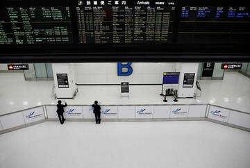  オミクロン株拡大を受け外国人の新規入国が原則停止。成田空港は閑散としていた（ロイター）