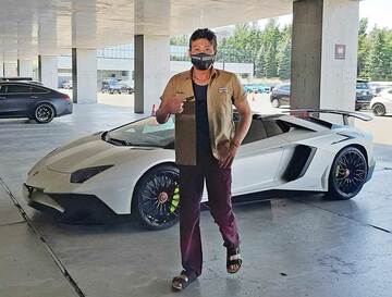  約７０００万円のランボルギーニで球場入りした新庄監督（東スポWeb）