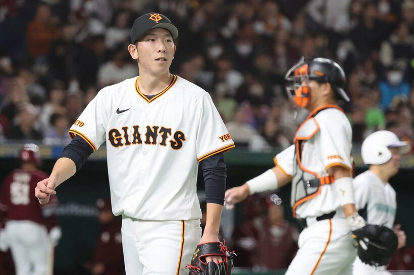 ３回を投げ終え、微妙な表情の巨人・戸郷翔征