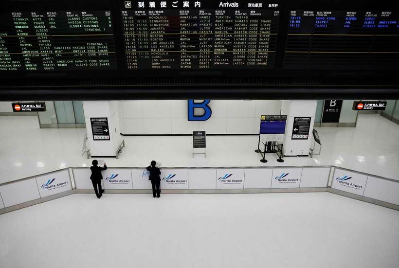  オミクロン株拡大を受け外国人の新規入国が原則停止。成田空港は閑散としていた（ロイター）