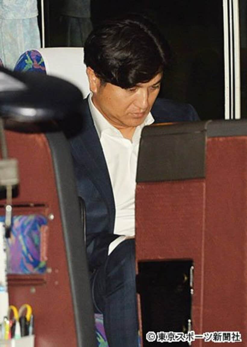  広島の宿舎に到着した巨人・高橋由伸監督