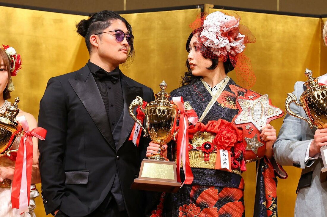 ベストバウトのノアOZAWA(左)にガン見される上谷沙弥