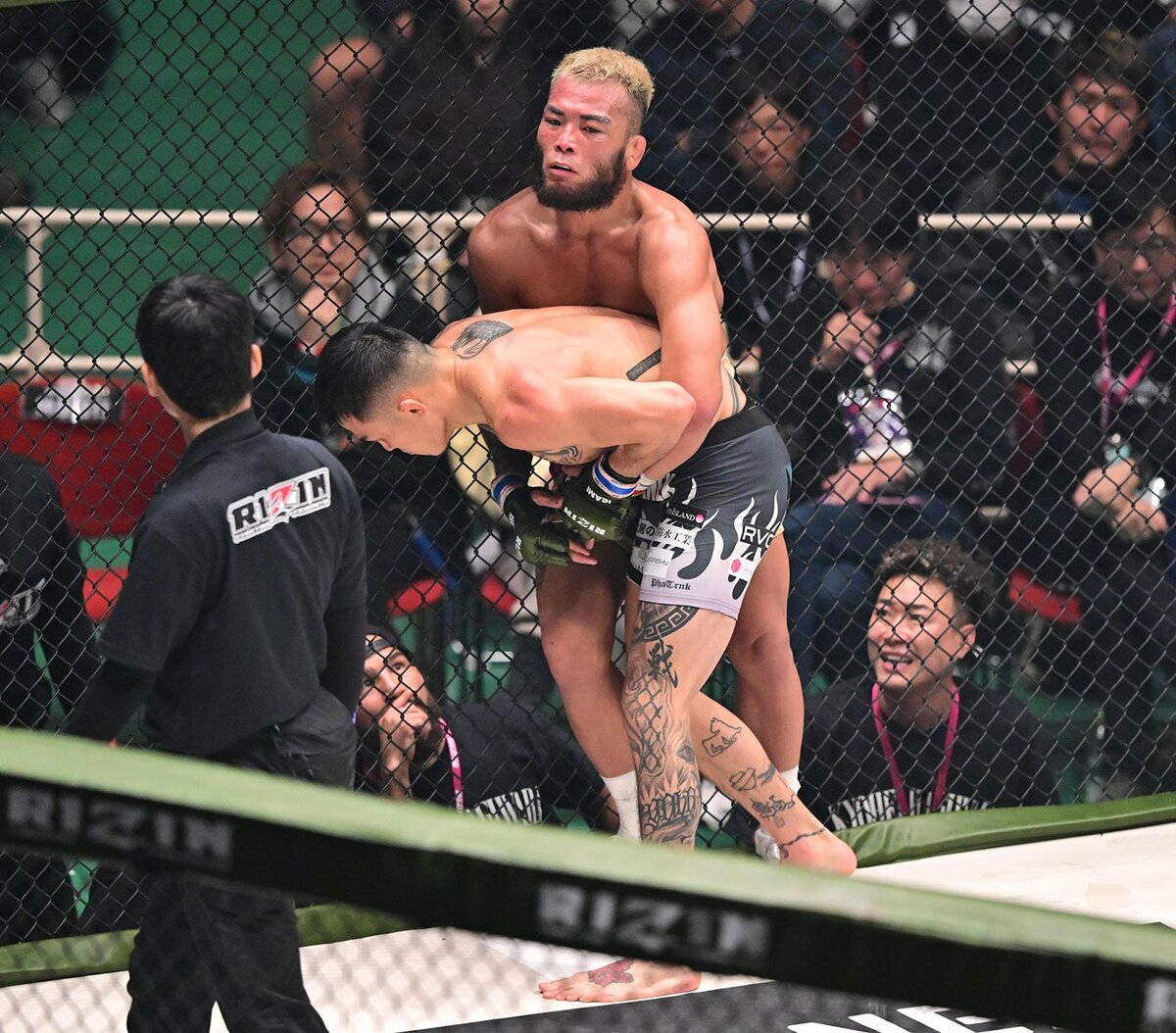 RIZIN】武田光司 急所打ちで悶絶…「ダメだと思う」解説・鈴木千裕 