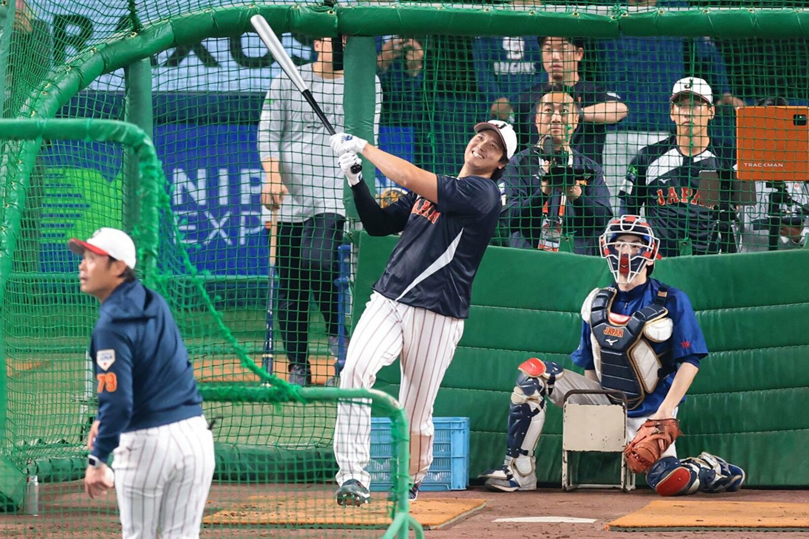 豪快フリー打撃を披露した大谷翔平(打撃投手は亀井コーチ)