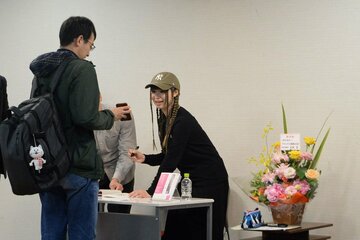 サイン会を行った＃KTCHAN　