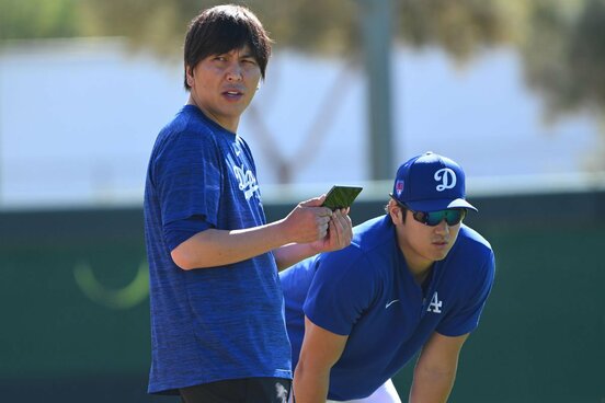 水原一平受刑者(左)と大谷翔平(2024年)
