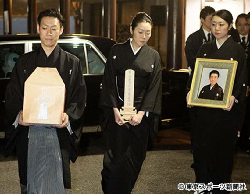左から坂東巳之助、次女・守田幸奈さん、長女の女優・守田菜生