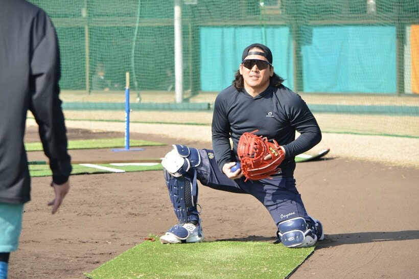 自主トレを公開した巨人・甲斐拓也
