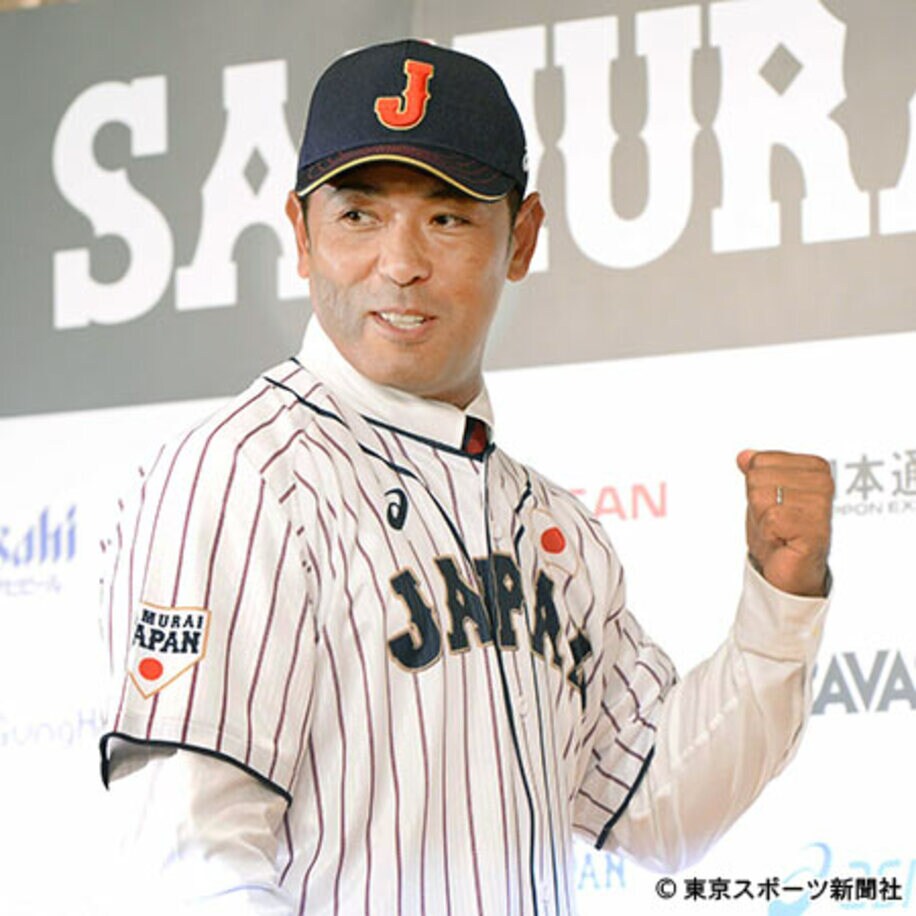  稲葉新監督はユニホームを着てポーズを決めた