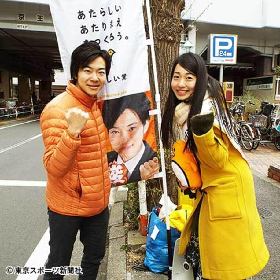  「あたらしい党」代表の東京都議・音喜多駿氏（左）と桜雪