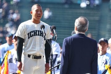 選手宣誓を行う市和歌山の川辺謙信主将