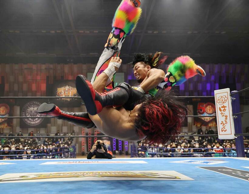  鷹木はラスト・オブ・ザ・ドラゴンでヒロムを仕留めた