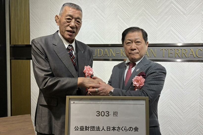 新潟プロレス代表・乙川敏彦氏（右）とグレート小鹿