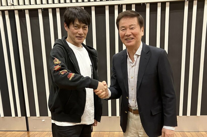 森田健作(右)のラジオ番組に出演した松村雄基