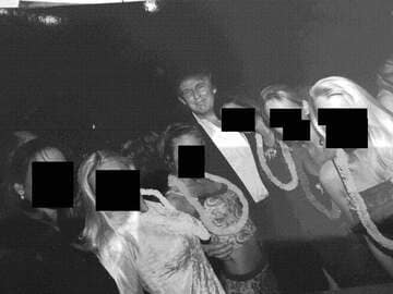 トランプ大統領が６人の女性に囲まれた写真（X@OversightDemsから）