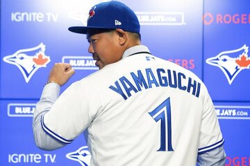  背番号１を披露した山口俊（ＡＰ）