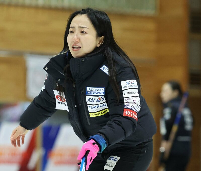 指示をするロコ・ソラーレの藤沢五月（代表撮影）