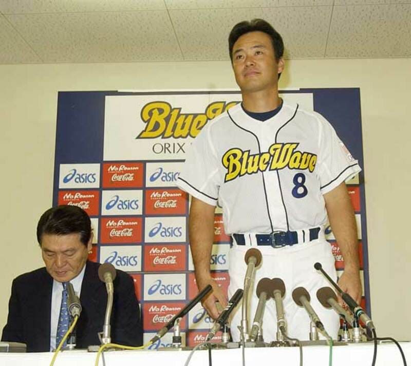  まだまだできたのに…無念の引退会見に臨む