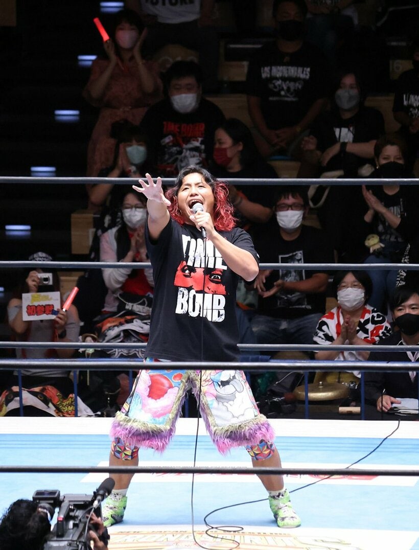  オープニングに登場し、大声援を受けた高橋ヒロム（東スポWeb）