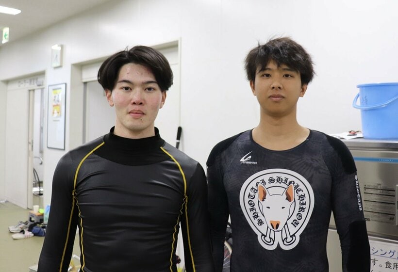 船山真生(右)は決勝で林昌幸の前で奮闘する