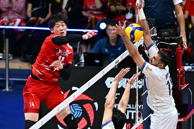 イランは石川祐希(左)をブロックで徹底マークしたが…