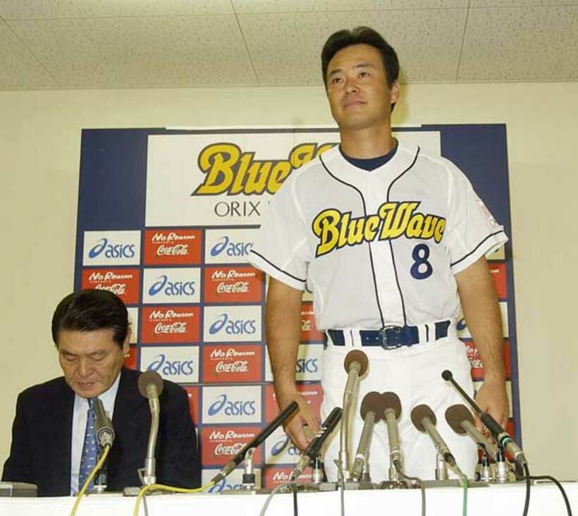  まだまだできたのに…無念の引退会見に臨む