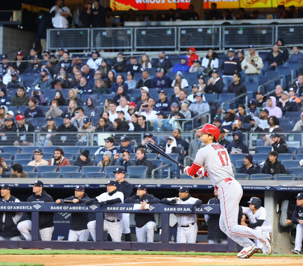 写真：大谷翔平が4号2ラン！〝元祖二刀流〟ベーブ・ルースにまつわる