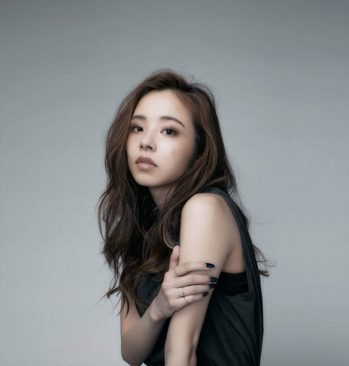 元乃木坂46の真洋（mahiro）が、ソロ歌手デビュー 23日に