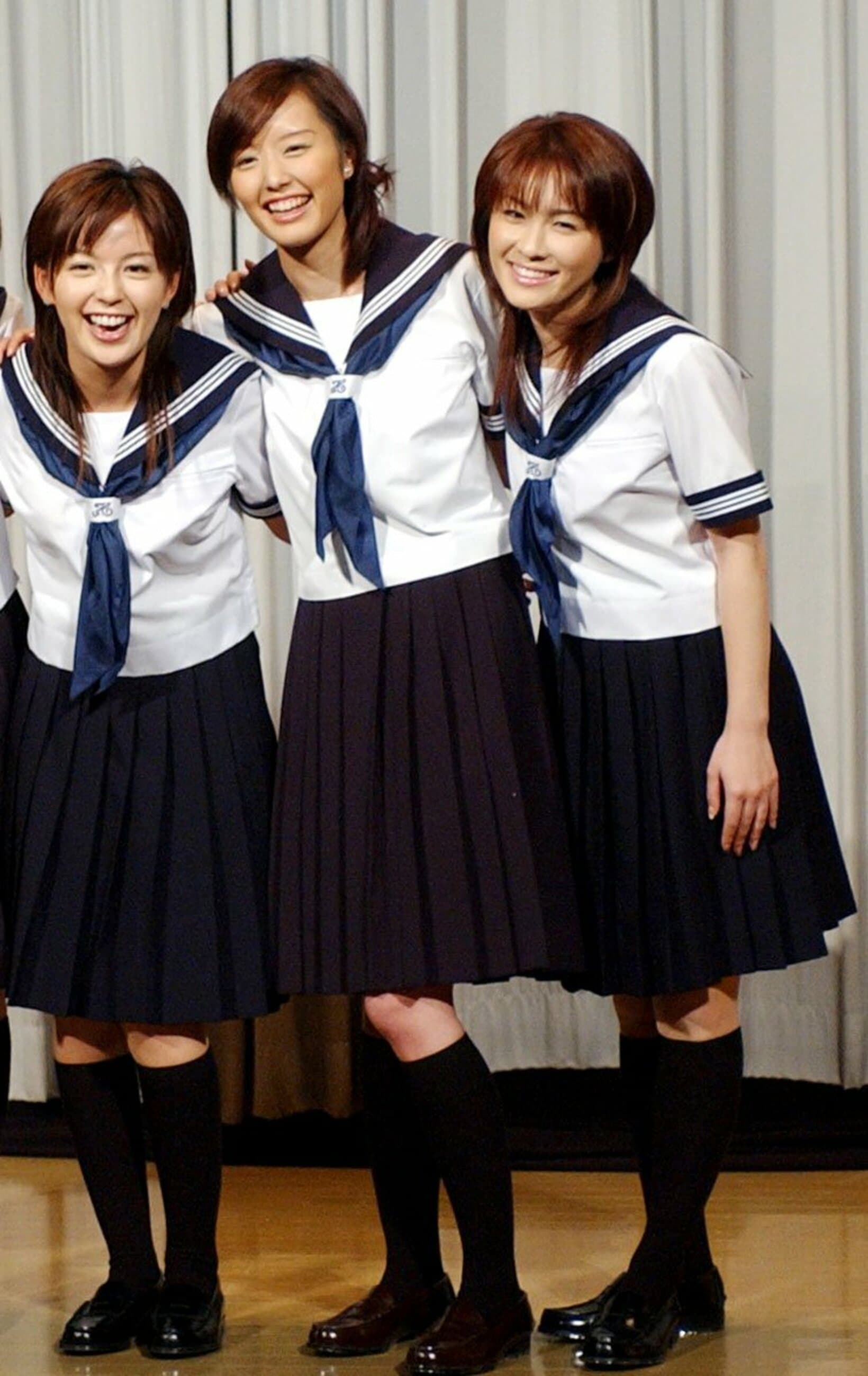 セーラー服姿の大竹妻・中村仁美と中野美奈子アナ
