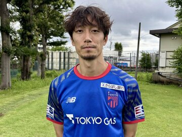 練習後の取材に応じたFC東京のDF室屋成
