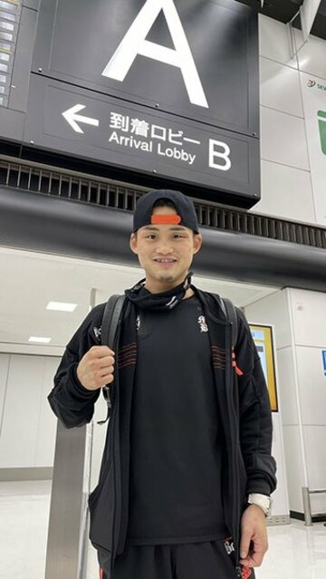  凱旋帰国した京口紘人（ワタナベジム提供）
