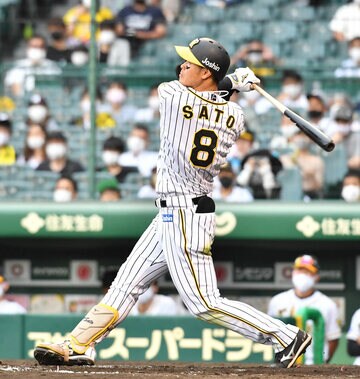  ９回に１５号ソロを放った佐藤輝明