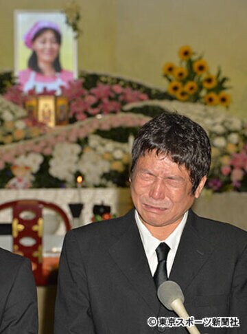 初美さんを亡くし涙ぐむダンカン