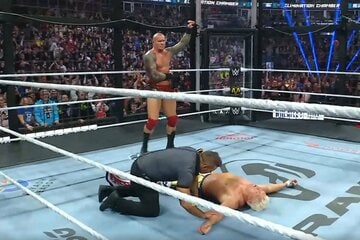 コーディ(右)にKO勝ちしたオートン（©AbemaTV, Inc.）