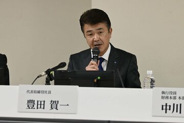 報道関係者向け説明会を行った小林製薬・豊田賀一社長