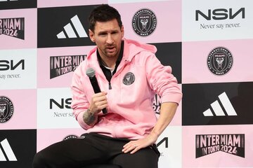 ６日の記者会見には出席したメッシ