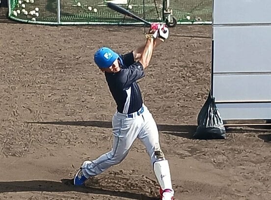 ロングティーで打ち込む日本ハム・野村佑希