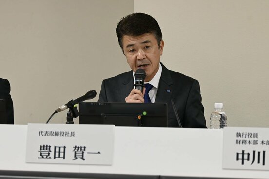 報道関係者向け説明会を行った小林製薬・豊田賀一社長