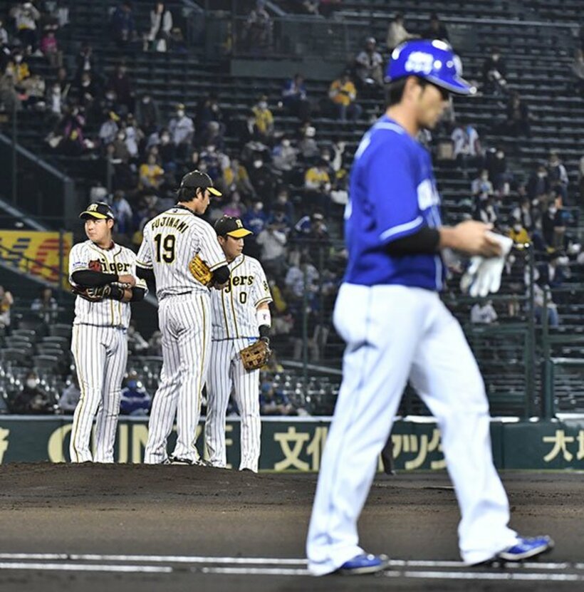  初回、一死満塁のチャンスで奪えたのは押し出し四球の１点だけだった