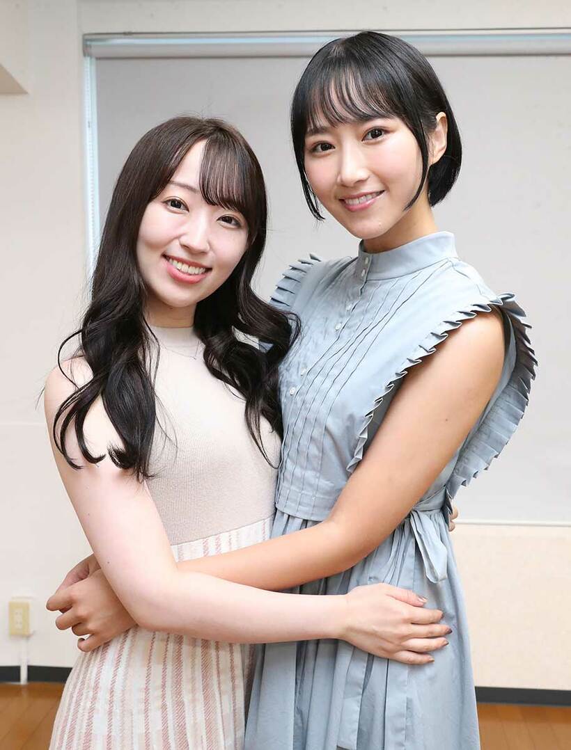  主人公・渚を演じる小島まゆみ（左）と川瀬もえ