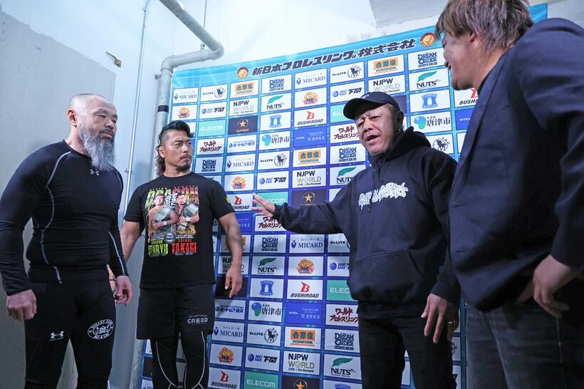 葛西＆杉浦（右）に乱入された外道＆鷹木信悟