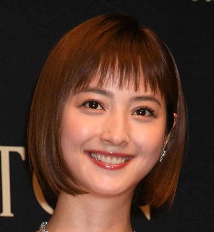  渡部をバックアップする佐々木希
