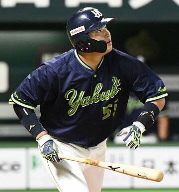  4回、両リーグ最速の20号を放った村上
