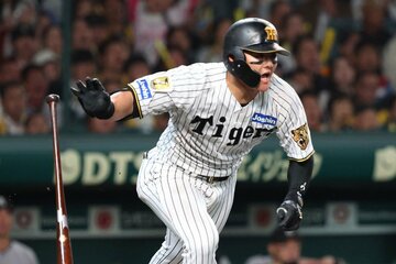 ７回に適時打を放つ前川右京