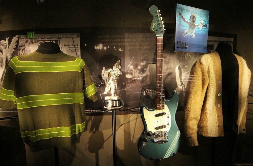  オークションにかけられるカート・コバーンのギター（ロイター）