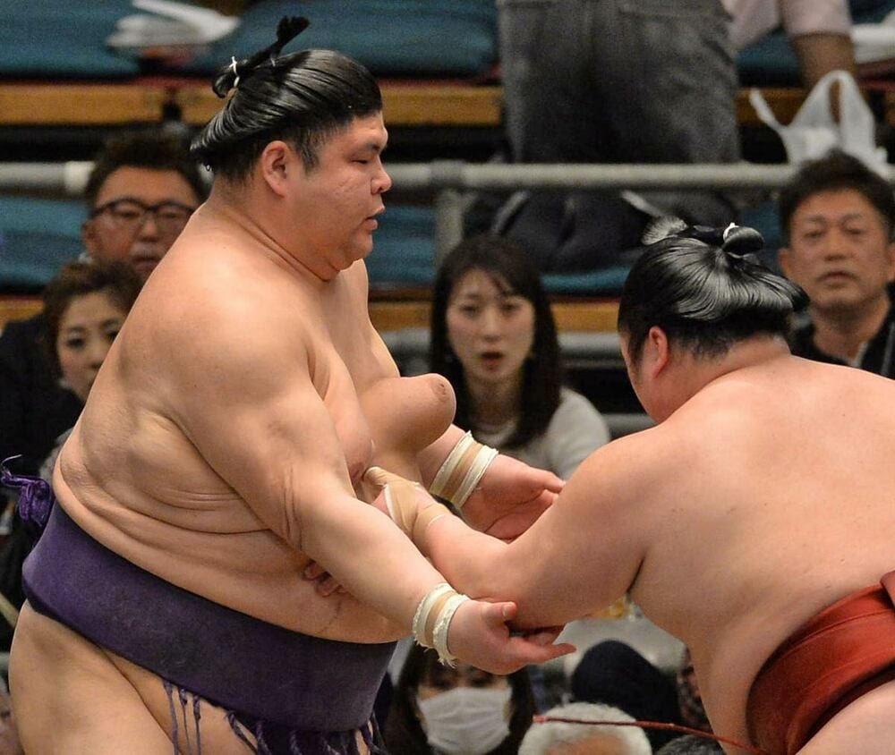 貼り手でつり上がった明瀬山の左乳に観客もお口あんぐり（２０１９年）